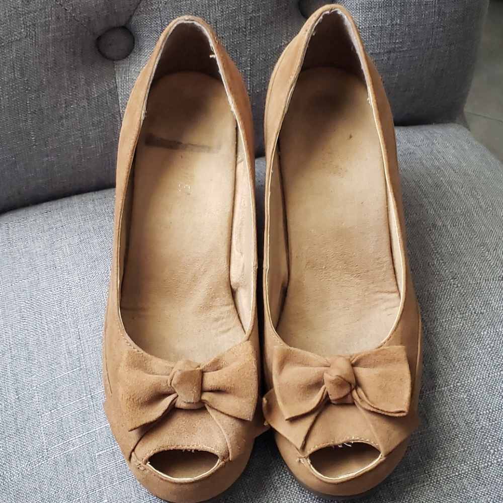 Aerosoles suede wedge heel camel tan 8